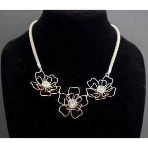 Vintage Boho Floral Gold Tone Light Necklace 18 Inches by Avon  G19